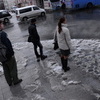 Из-за снега тротуары даже в центре города стали очень скользкими — newsvl.ru
