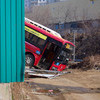 Автобус уткнулся передней частью в землю — newsvl.ru