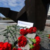 Гвоздики и записка «Я — "Дальний Восток"» появились сегодня у обелиска в честь основания города — newsvl.ru