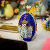 На выставке можно увидеть сувенирные пасхальные яйца самых разных вариантов: оплетенные бисером… — newsvl.ru