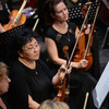 Музыканты Тихоокеанского симфонического оркестра уже на сцене, но концерт еще не начался — newsvl.ru