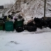 Жители дома на Котельникова, 15 жалуются на скопившиеся горы мусора — newsvl.ru