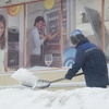 Владельцы магазинов уже кое-где приступили к уборке своей территории — newsvl.ru