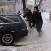 Многие автомобили буксуют — newsvl.ru