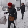 Многие тротуары остаются засыпанными снегом до сих пор — newsvl.ru
