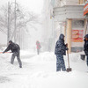 Уборка снега в центре Владивостока — newsvl.ru
