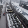 На железнодорожном вокзале чистят снег — newsvl.ru