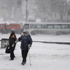Несмотря на усилия коммунальщиков, на дорогах и тротуарах очень скользко — newsvl.ru