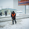 На уборке тротуаров работают дворники — newsvl.ru