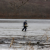 Рыбаки проваливаются по щиколотку в воду... — newsvl.ru