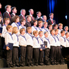 Мальчики выступают чистым хором верхних голосов вместе с мужским хором — бывшими воспитанниками мальчишеского — newsvl.ru