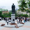 Перед началом церемонии у памятника Муравьеву-Амурскому — newsvl.ru