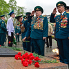 Участники церемонии возлагают цветы — newsvl.ru