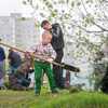 Малыши ловко орудовали огромными лопатами — newsvl.ru