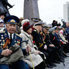 Ветераны сидели на трибунах около памятника — newsvl.ru
