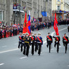 Перед зрителями проносят знамена — newsvl.ru