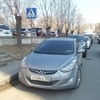 Напротив офисного здания по проспекту Красного Знамени, 3 автомобиль Hyundai Avante перекрыл пешеходный переход — newsvl.ru