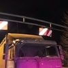 Дальнобойщик приехал из Кемерово и не знал, что на данном участке действуют ограничения для большегрузов — newsvl.ru