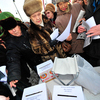 В субботу, 1 февраля, на привокзальной площади собрались пожилые люди, пионеры и политические активисты, чтобы добиться от властей социальных льгот людям до 1945 года рождения — newsvl.ru