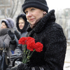 Собравшиеся отдали дань уважения поэту, возложив цветы к его памятнику — newsvl.ru