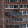 Люди заметили, что из окна одной из квартир на четвертом этаже валит дым — newsvl.ru