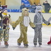 Родители юных спортсменов постарались: у каждого ребенка, вышедшего на лед, был свой сказочный костюм — newsvl.ru