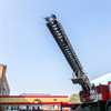 Пожарная техника готовит автолестницу — newsvl.ru