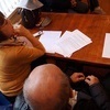 Обманутые дольщики принесли с собой документы на несчастливые квартиры — newsvl.ru