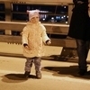 Вечером на Золотом мосту было много детей — newsvl.ru