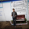 Клумба с пианино - один из элементов интерактивной среды аллеи  — newsvl.ru