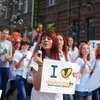 Более полусотни рыжих в белоснежных футболках с логотипами радио «Владивосток FM», пуская мыльные пузыри и солнечных зайчиков   — newsvl.ru