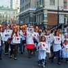 Более полусотни рыжих в белоснежных футболках с логотипами радио «Владивосток FM», пуская мыльные пузыри и солнечных зайчиков  — newsvl.ru