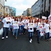 Более полусотни рыжих в белоснежных футболках с логотипами радио «Владивосток FM», пуская мыльные пузыри и солнечных зайчиков — newsvl.ru