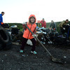 В течение часа горожани старались очистить от мусора не только пляжи, но все окрестные территории. — newsvl.ru