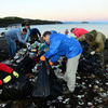 В течение часа горожани старались очистить от мусора не только пляжи, но все окрестные территории — newsvl.ru