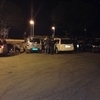 Полицейской машине, прибывшей на место происшествия (на фото справа, черная Toyota Vista), также досталось — newsvl.ru