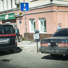 Городские автолюбители придумали способ избежания возможного штрафа из-за парковки в неположенном месте. Достаточно сделать номер своего "нечитаемым". — newsvl.ru