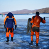 Сегодня рядом с расположившимися на льду бухты Новик рыбаками спасатели провели показательное занятие — newsvl.ru