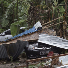 В Индонезии в результате цунами погибли 43 человека, более 580 пострадали