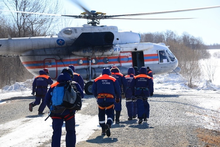 Больше 10-ти человек засыпала снежная лавина в поселке Многовершинном (ОБНОВЛЕНИЕ)