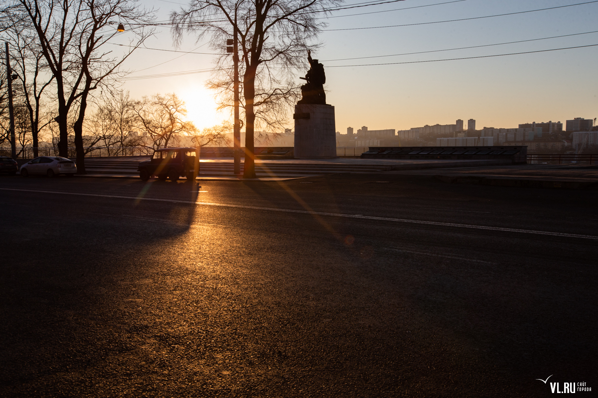 Звук улицы утром. М5 фото на улице утро. Улицы Владивостока утром. М4 фото на улице утро.