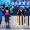 В центре «новогодней деревни» залили каток — newsvl.ru