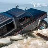 Как и за какие деньги поднимают машины из-подо льда во Владивостоке