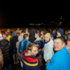 Около полуночи к проруби выстроилась настоящая очередь — newsvl.ru