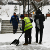 В парках и скверах уже начали чистить дорожки — newsvl.ru