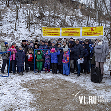 Жители Прапорщика Комарова, Уткинской и Нерчинской вышли на митинг против строительства очередной жилой высотки на Орлиной сопке 