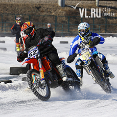 В турнире по мотогонкам на льду во Владивостоке победили ио мэра и 13-летний спортсмен 