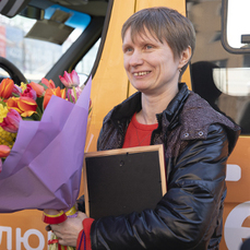 Единственную женщину-водителя автобуса во Владивостоке поздравили с наступающим 8 Марта