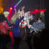 В финале концерта Дидье Маруани поздравил всех дам с наступающим 8 марта, предложил всем зрителям потанцевать и пригласил их на сцену — newsvl.ru