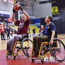 Четыре команды сразились на чемпионате по баскетболу на колясках во Владивостоке 